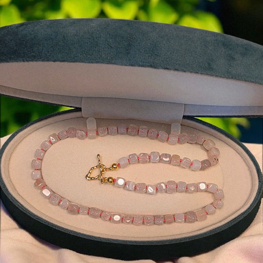 SALE!! Stylish Pale Rose Quartz Necklace - Picture 4 of 5